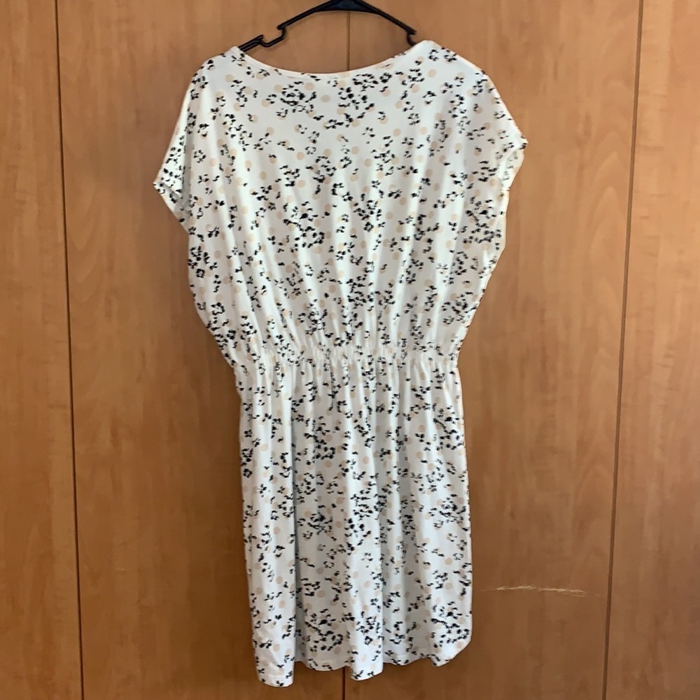 H&M dress. White with tan dots and black flowers. 100% cotton size Medium. - Picture 7 of 8